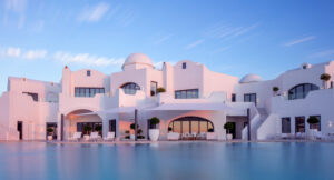 Santorini inspirálta csak felnőtteknek szóló resort nyílt az Egyesült Arab Emírségekben